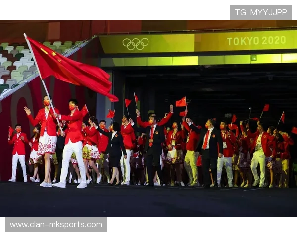 艾莉森·施米特领衔奥运接力队再创佳绩,团队默契助力金牌到手 艾莉森·施米特领衔奥运接力队再创佳绩,团队默契助力金牌到手